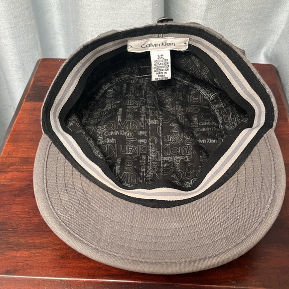 Saucy Calvin Klein Grey Newsboy Cap Size S/M - Picture 8 of 10